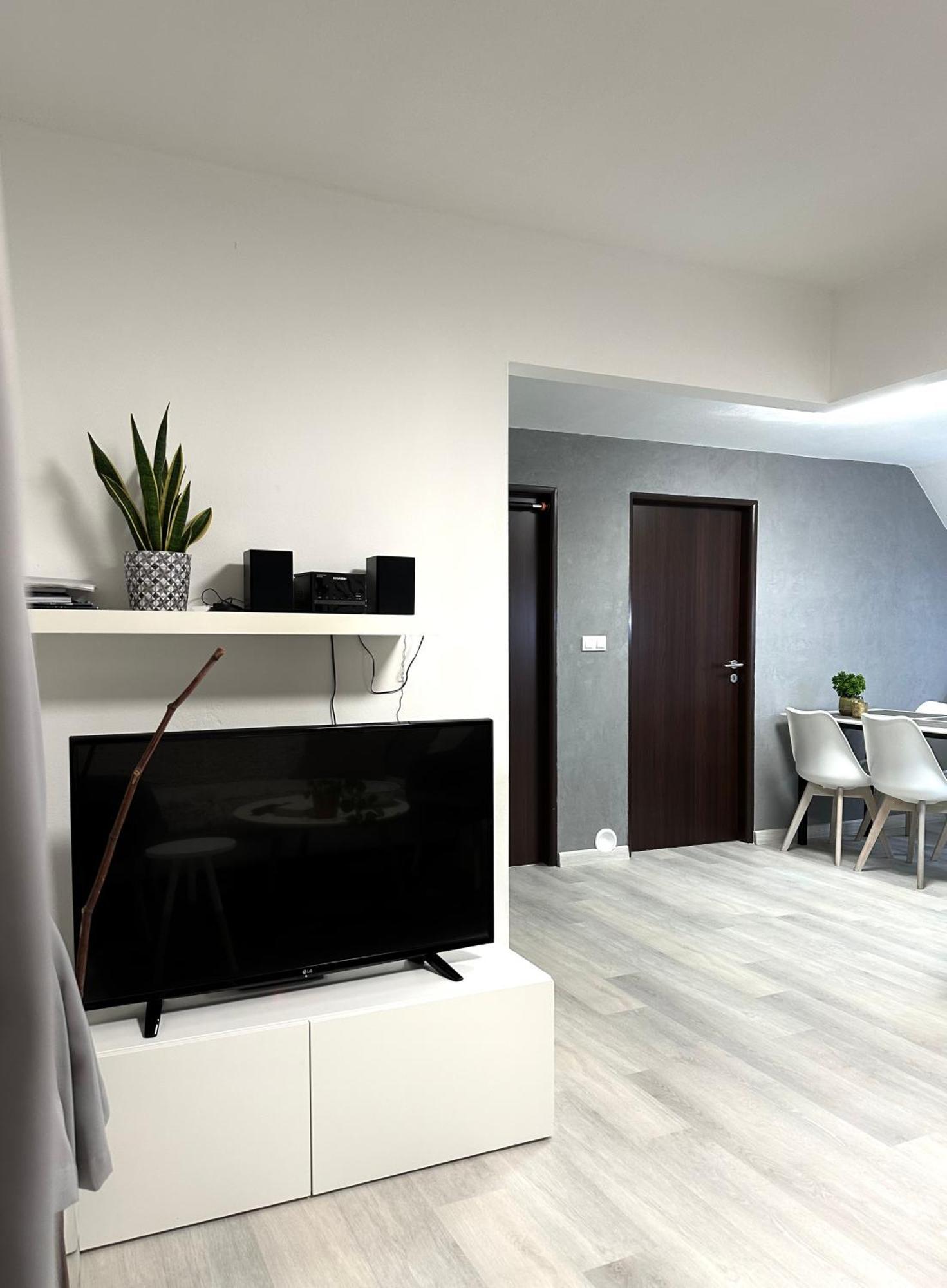 Apartment Nela Pavcina Lehota  Exterior photo